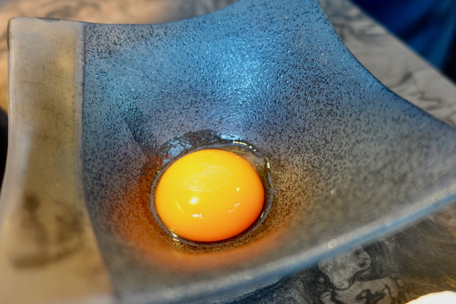 愛知県渥美半島産の「まんげつ濃厚卵」